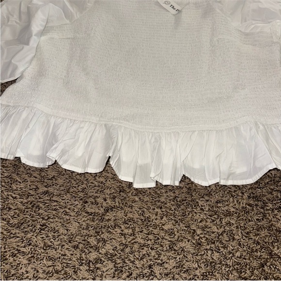 Chic White Ruffled Blouse - Picture 2 of 6